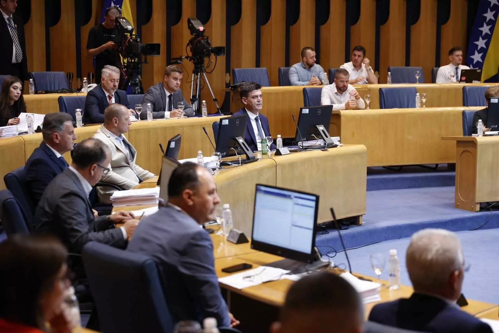 Kako će se izaslanici postaviti prema inicijativama za smjenu kadrova SNSD-a u Domu naroda BiH i u Vijeću ministara